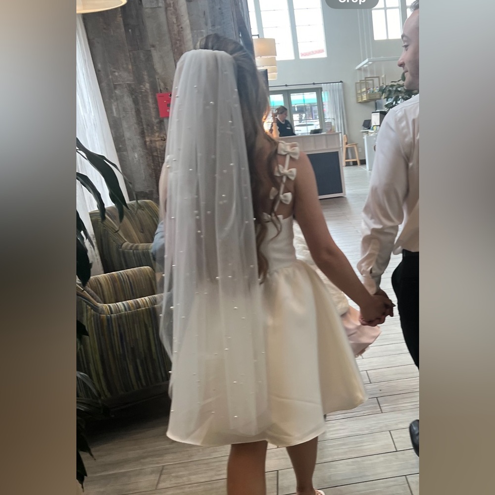 Short pearl veil